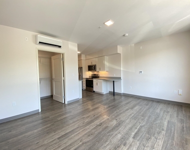 409 Elm - Photo Thumbnail 10
