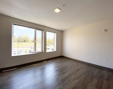 409 Elm - Photo Thumbnail 7