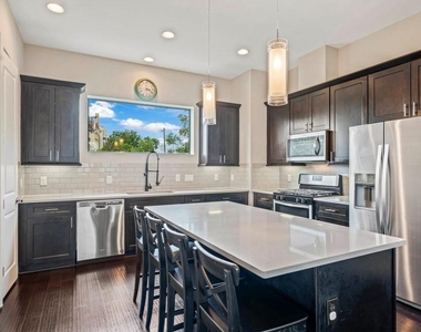 955 Saint Augustine Street - Photo Thumbnail 5