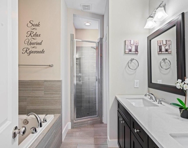 955 Saint Augustine Street - Photo Thumbnail 10