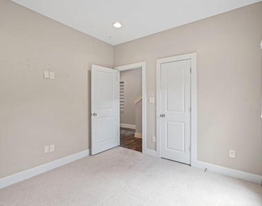 955 Saint Augustine Street - Photo Thumbnail 19