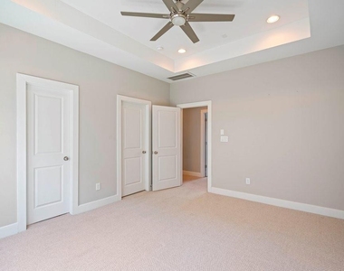 955 Saint Augustine Street - Photo Thumbnail 9
