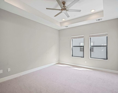 955 Saint Augustine Street - Photo Thumbnail 8