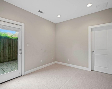955 Saint Augustine Street - Photo Thumbnail 18