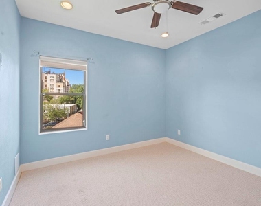 955 Saint Augustine Street - Photo Thumbnail 15