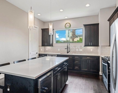 955 Saint Augustine Street - Photo Thumbnail 6