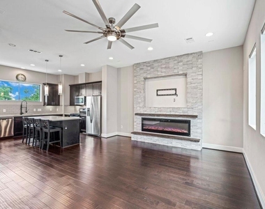 955 Saint Augustine Street - Photo Thumbnail 4