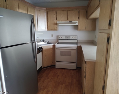 4681 Lakeside Club Boulevard - Photo Thumbnail 3