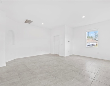 2928 Nw 27th Street - Photo Thumbnail 6