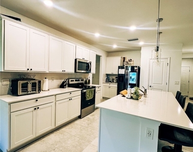 1545 Lake Jessup Circle - Photo Thumbnail 6