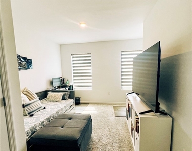 1545 Lake Jessup Circle - Photo Thumbnail 12