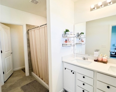 1545 Lake Jessup Circle - Photo Thumbnail 16