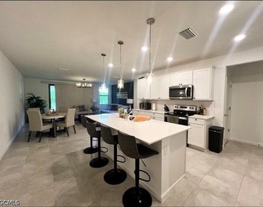 1545 Lake Jessup Circle - Photo Thumbnail 11