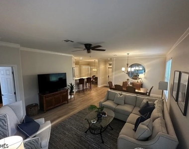 8837 E Bay Circle - Photo Thumbnail 2