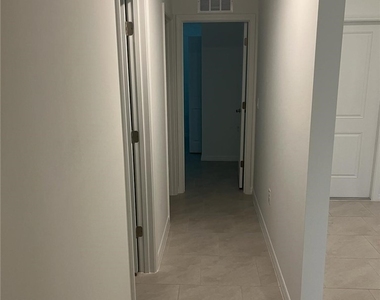 3924 Ne 17th Avenue - Photo Thumbnail 7