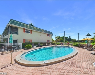 300 Valley Stream Drive - Photo Thumbnail 20