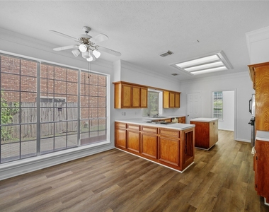 5803 Ancient Oaks Drive - Photo Thumbnail 12