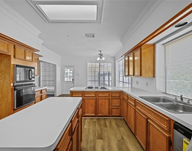 5803 Ancient Oaks Drive - Photo Thumbnail 17