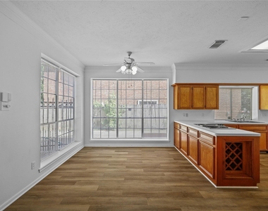 5803 Ancient Oaks Drive - Photo Thumbnail 11