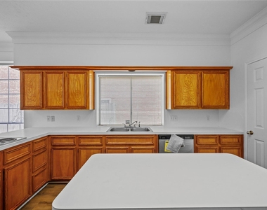 5803 Ancient Oaks Drive - Photo Thumbnail 15
