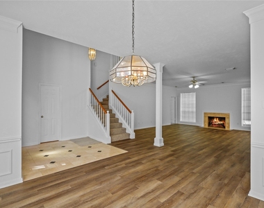 5803 Ancient Oaks Drive - Photo Thumbnail 7