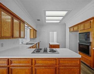 5803 Ancient Oaks Drive - Photo Thumbnail 13