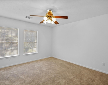 5803 Ancient Oaks Drive - Photo Thumbnail 32