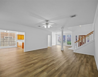 5803 Ancient Oaks Drive - Photo Thumbnail 10