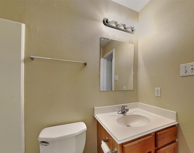 19842 Stonecross Glen Lane - Photo Thumbnail 16