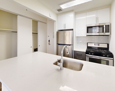 10 Hanover Square - Photo Thumbnail 1