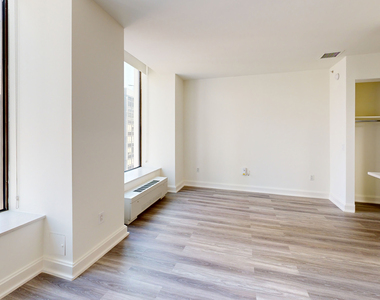 10 Hanover Square - Photo Thumbnail 2