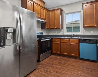 2212 Victory Street - Photo Thumbnail 2