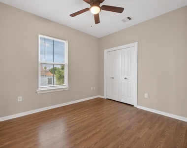 2212 Victory Street - Photo Thumbnail 6