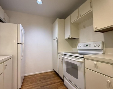 2829 Timmons Lane - Photo Thumbnail 18