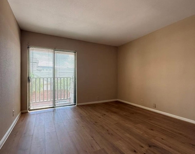 2829 Timmons Lane - Photo Thumbnail 13