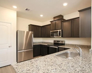 549 Bains Street - Photo Thumbnail 2