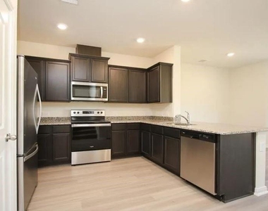 549 Bains Street - Photo Thumbnail 1