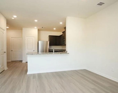 549 Bains Street - Photo Thumbnail 5