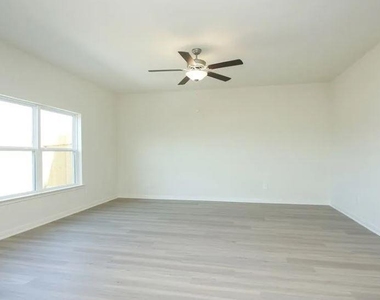 549 Bains Street - Photo Thumbnail 6