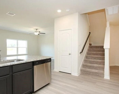 549 Bains Street - Photo Thumbnail 4