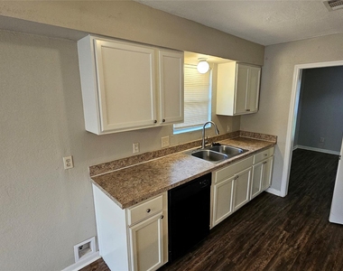 1404 Cactus Street - Photo Thumbnail 7