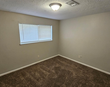 1404 Cactus Street - Photo Thumbnail 12