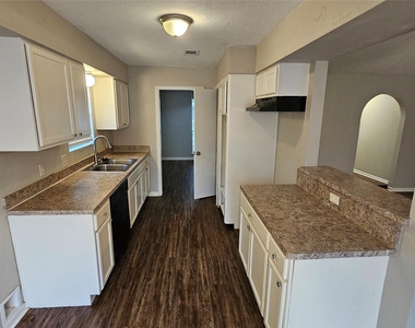 1404 Cactus Street - Photo Thumbnail 8