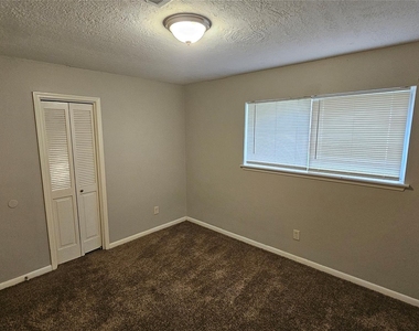 1404 Cactus Street - Photo Thumbnail 15