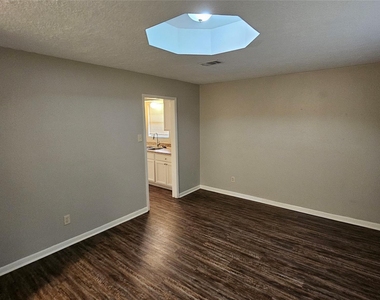1404 Cactus Street - Photo Thumbnail 10