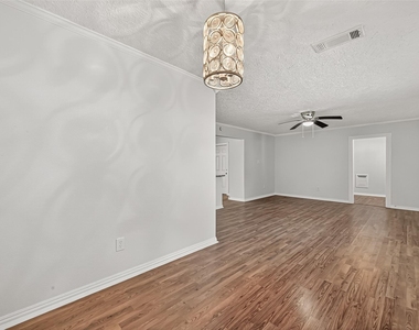 714 E Humble Street - Photo Thumbnail 7