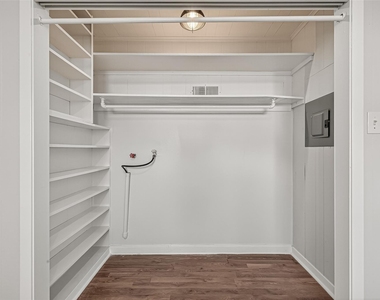 714 E Humble Street - Photo Thumbnail 13