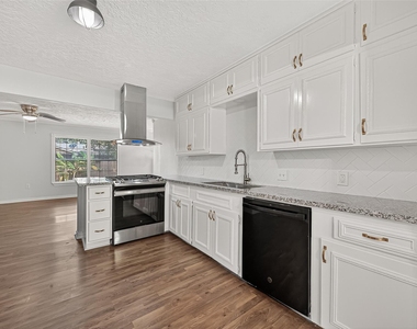 714 E Humble Street - Photo Thumbnail 9