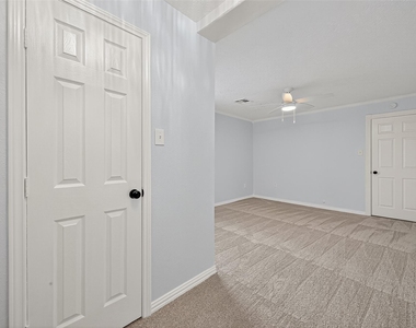 714 E Humble Street - Photo Thumbnail 16