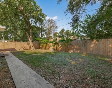 714 E Humble Street - Photo Thumbnail 31
